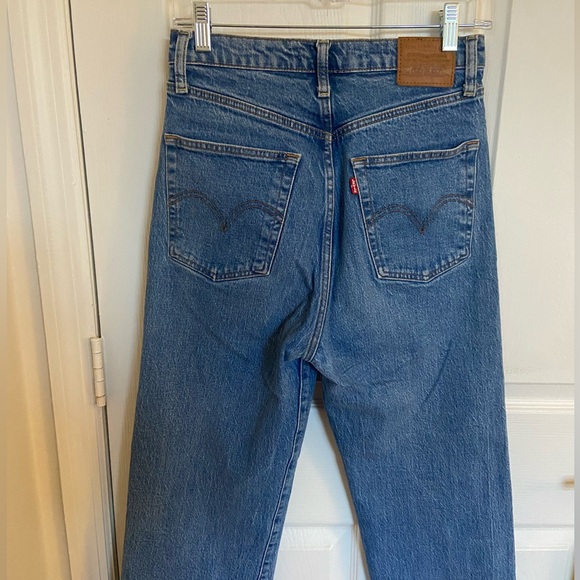 Vintage Ribcage Levi jeans 
W29 L27
Super high waist - Picture 3 of 3